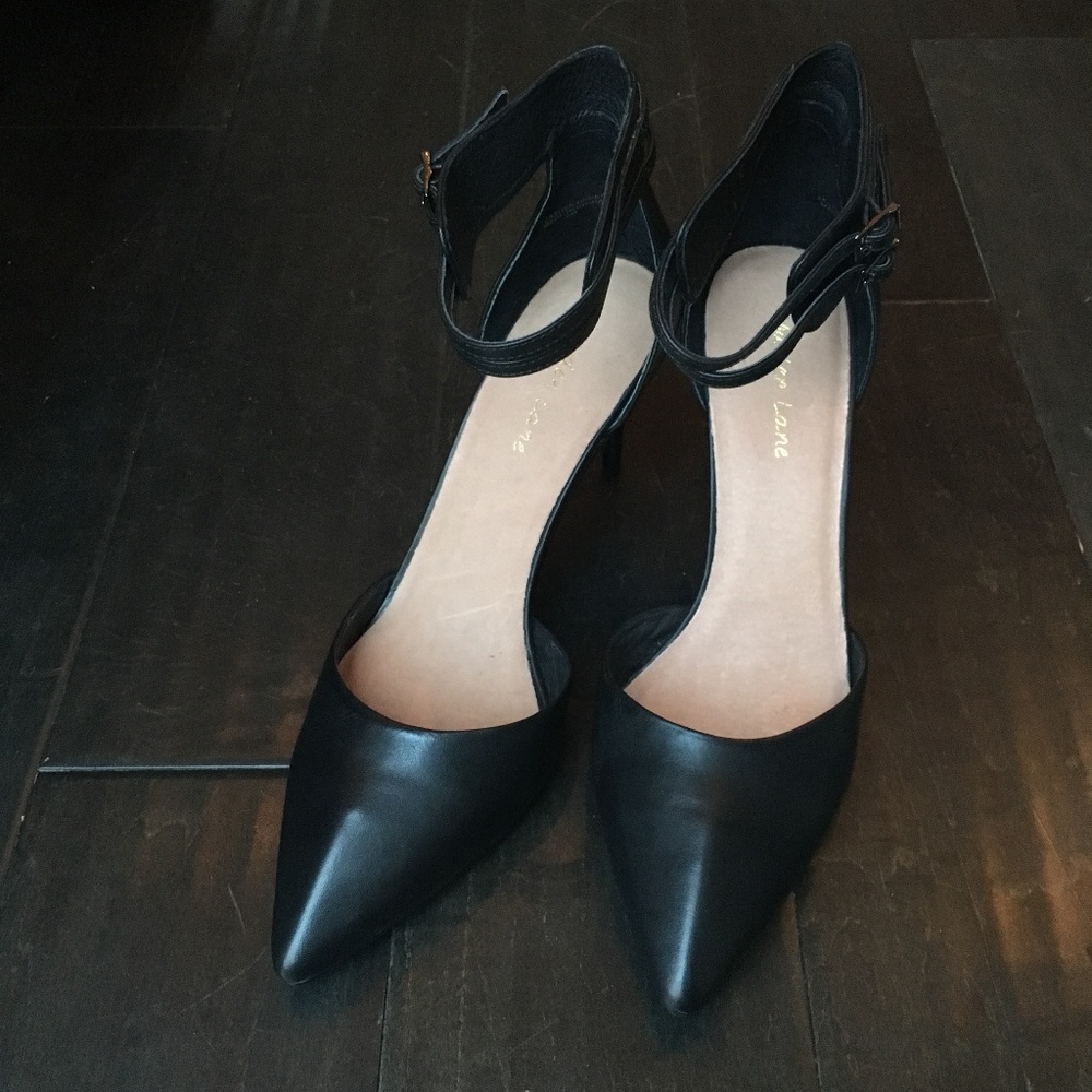 NWOT Maiden Lane black double ankle strap heels